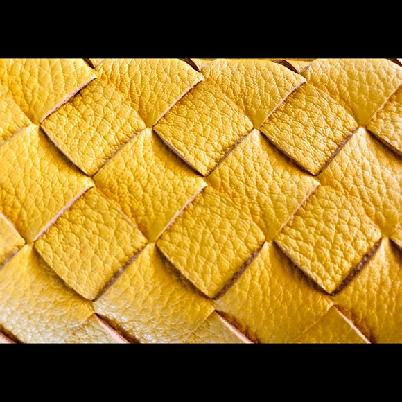 Street Level Lyna Woven Yellow Clutch - Picture 5 of 6